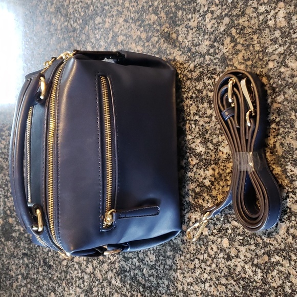 Sondra Roberts Crossbody - Picture 5 of 11